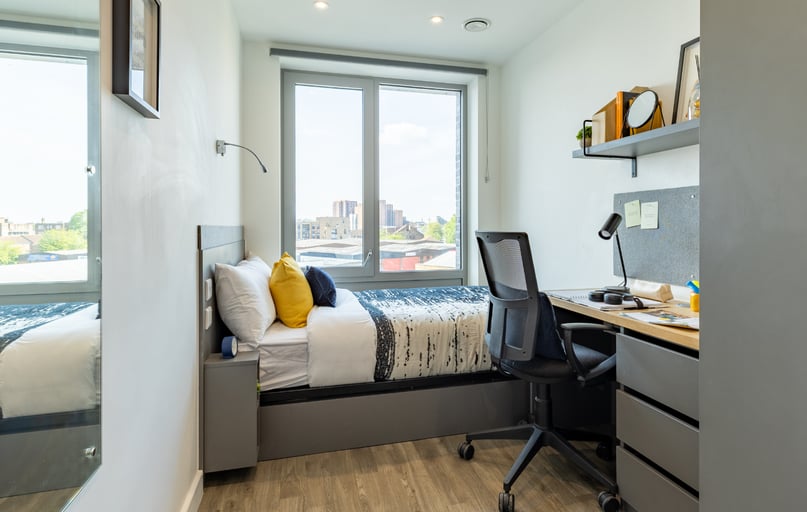 Gold En Suite, Great Court, 78 Rolls Road, Bermondsey, London - Image 1